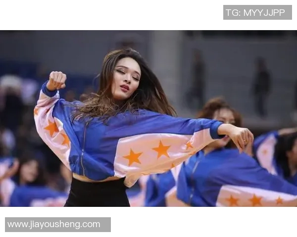 镜头捕捉：球员交易赛场小动作引发热议