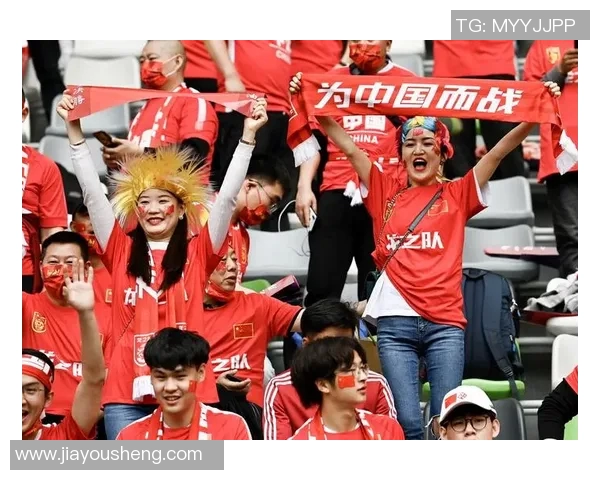 球迷齐声高唱国歌全场合唱震撼人心场面堪比历史经典 球迷齐声高唱国歌全场合唱震撼人心场面堪比历史经典