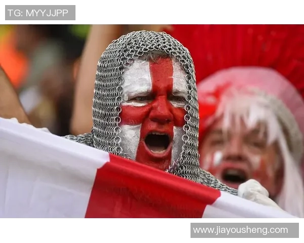 世界杯预选赛球迷行为引发热议 球场内外争议不断